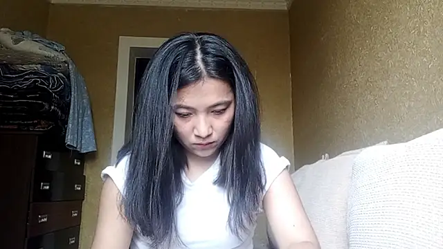 LinneaHyles online show from November 3, 4:05 am