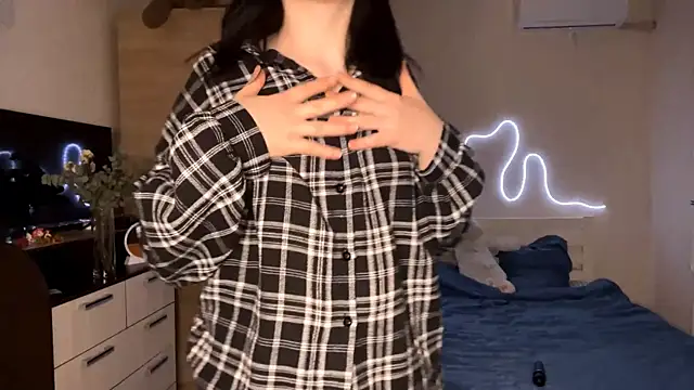 MyraLitterers online show from April 14, 4:18 pm