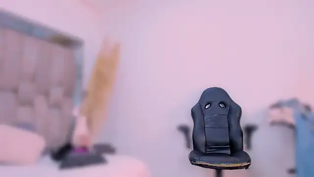  Amanda Fox  online show from November 22, 12:30 pm