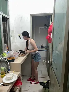 aaaaawhate online show from December 22, 11:35 am