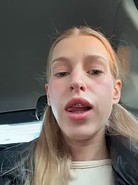 kira mia online show from March 27, 3:57 pm