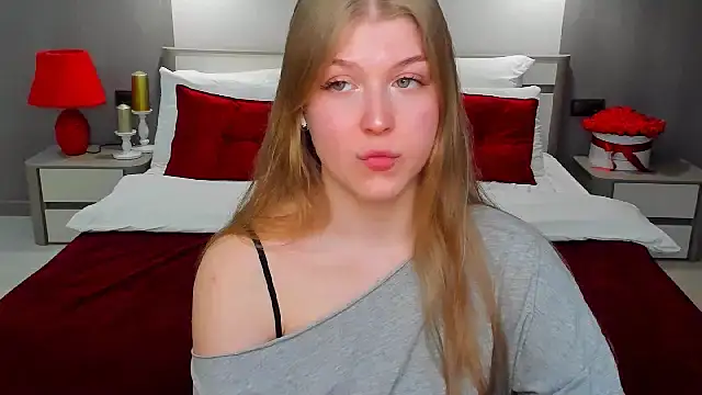 Stella Light online show from April 17, 7:05 pm