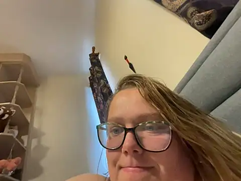 Scarletcum22 online show from November 6, 8:20 am