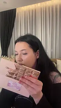 Felicia Herceg online show from November 19, 12:27 pm