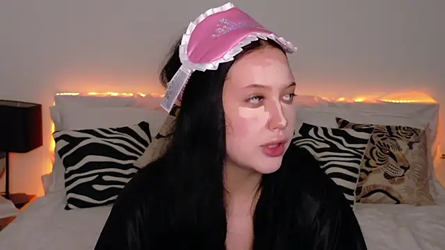 Felicia Herceg online show from November 1, 7:29 pm