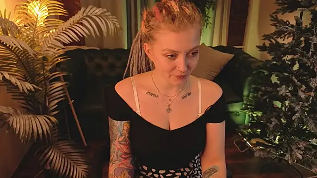 Kiki shay online show from December 4, 1:57 pm