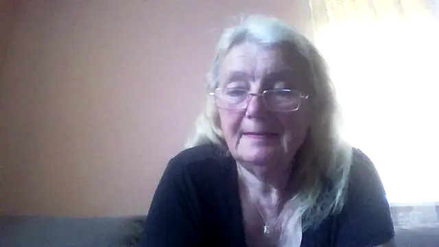 AmyLove353 online show from June 6, 5:58 am
