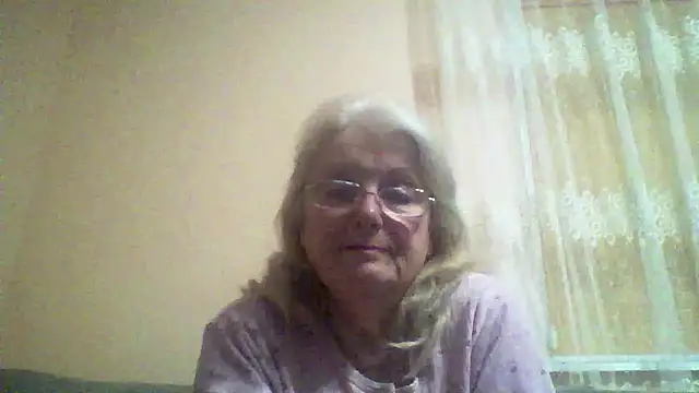 AmyLove353 online show from April 16, 3:07 am