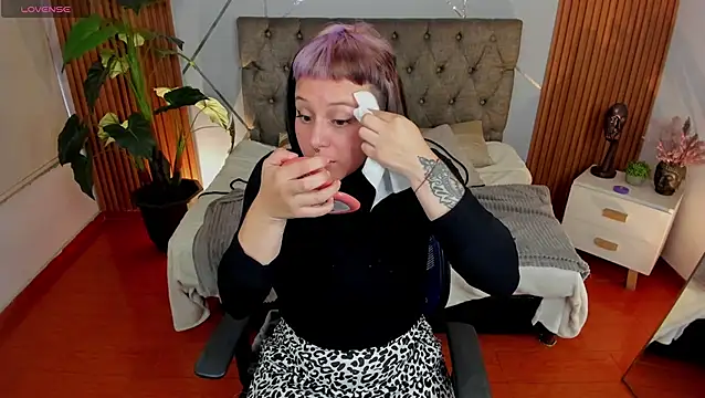 camilaa lux online show from November 15, 2:40 pm