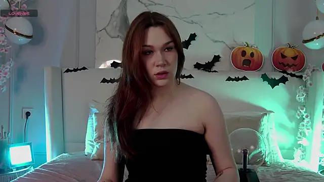 KoriPaul online show from October 25, 5:31 pm