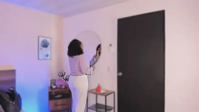 YariRose online show from November 29, 1:59 pm