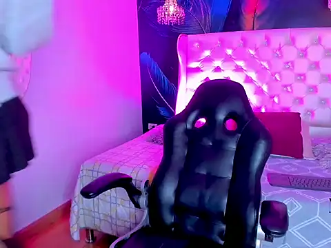 Mika  velvet online show from February 2, 8:52 pm