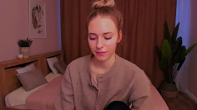 sassy cutie online show from February 11, 1:23 pm