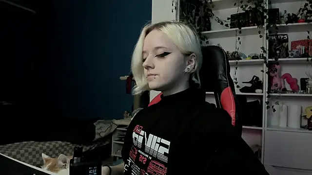 Holy Mistress S online show from November 5, 9:47 am