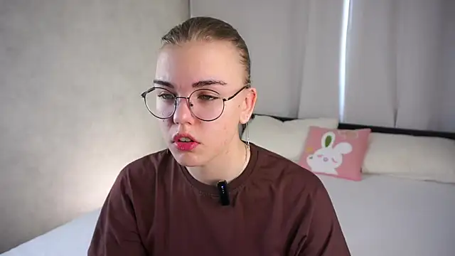 MelodyBaur online show from April 17, 11:34 am