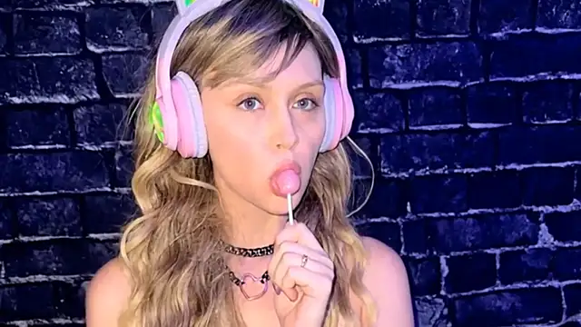 daddysprincess731 online show from July 20, 10:32 pm