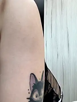 Meiii27 online show from February 4, 5:05 pm