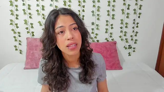 emily jonessxx online show from February 11, 4:52 pm