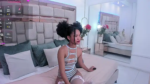 karolebonyy online show from December 14, 2:45 pm