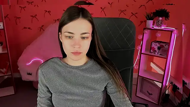 lollyrais online show from April 23, 2:30 pm