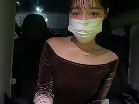 karenchaaan online show from November 12, 9:29 am