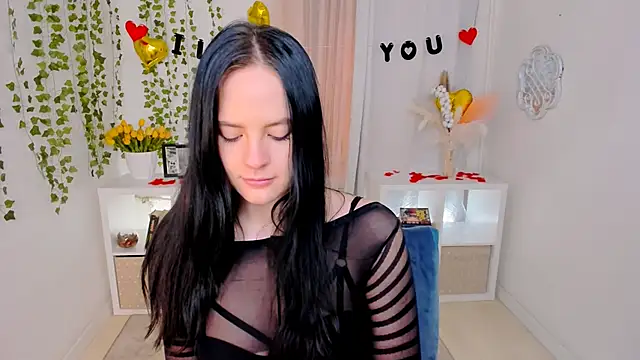 AriaThorn online show from February 15, 3:33 pm