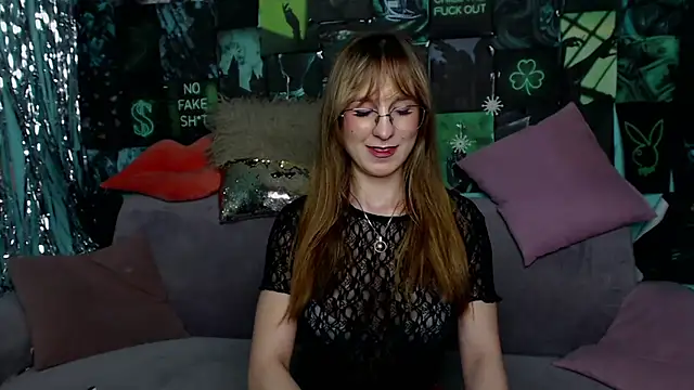 AlishaKellyi online show from April 4, 4:55 am