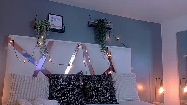 SeleneGibson   online show from February 2, 7:35 pm