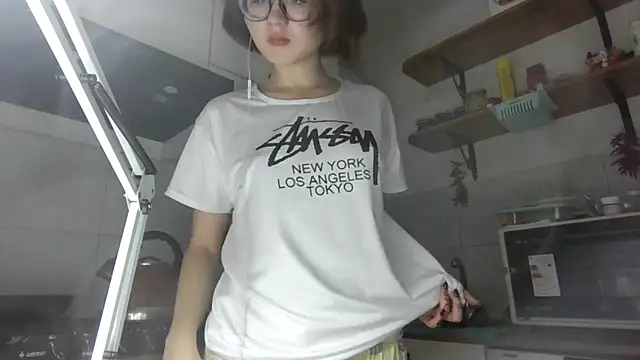 LilysTaylor online show from October 23, 5:52 pm