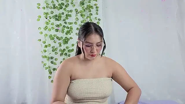 Ambermuse7 online show from July 3, 2:34 pm