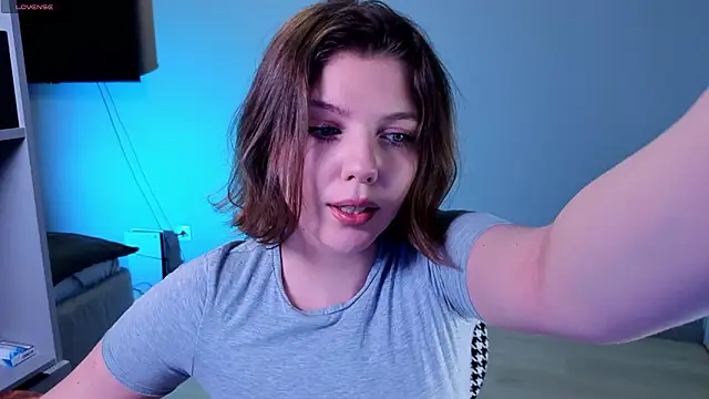 PollyRouge   online show from February 6, 8:45 pm