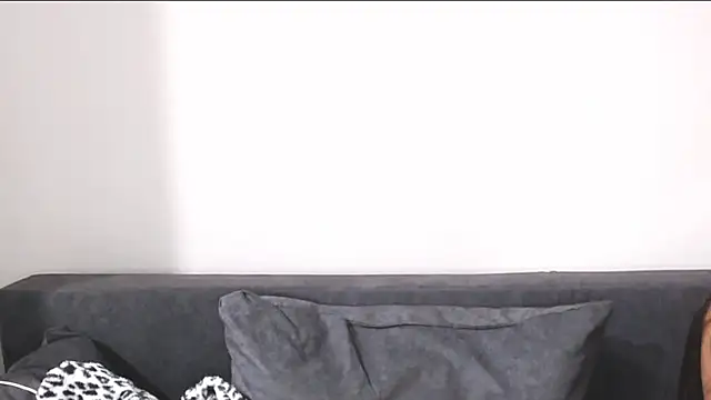 velvetveyraX online show from January 5, 5:27 pm