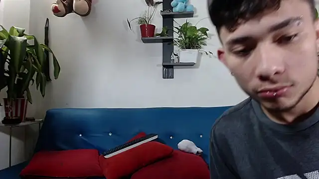 Hot Boys Latinos X online show from April 18, 1:08 am