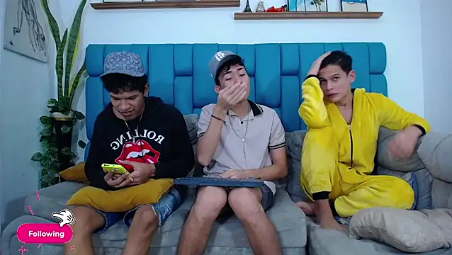 Hot Boys Latinos X online show from March 27, 4:08 pm