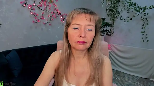 Carla Vogue online show from November 24, 3:19 am