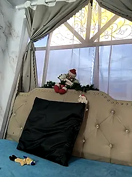 eva delight  online show from December 4, 11:01 am