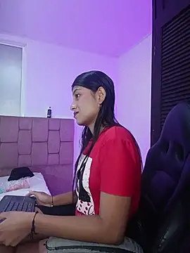 YeseniaRodriguez3 online show from April 14, 12:38 pm