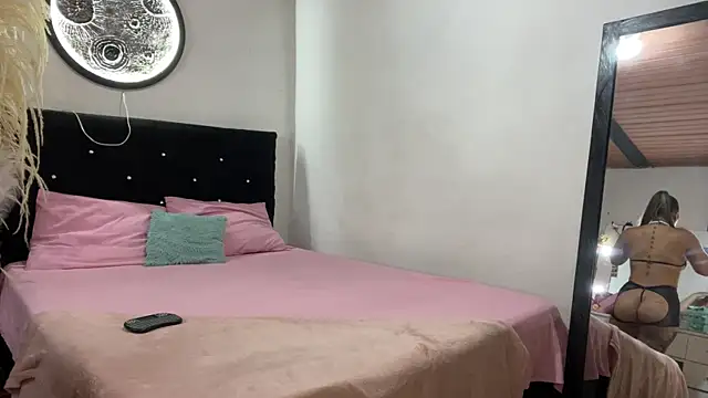 Hot2gether69 online show from April 21, 12:47 am