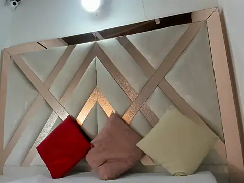 Cassandra Armani online show from November 10, 2:28 am