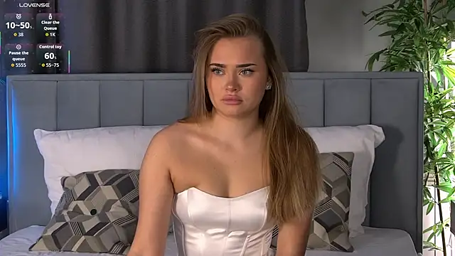 MilaRaven online show from December 21, 8:40 am