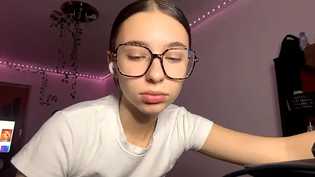 LilithFlamey online show from December 18, 2:33 pm