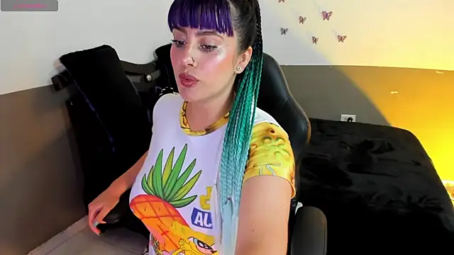 Monserrat Cute  online show from January 17, 11:34 pm