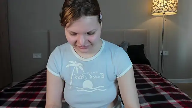 babyyullii online show from April 15, 1:39 am