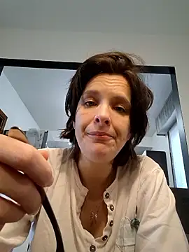 Piediniecollant online show from January 8, 8:07 am