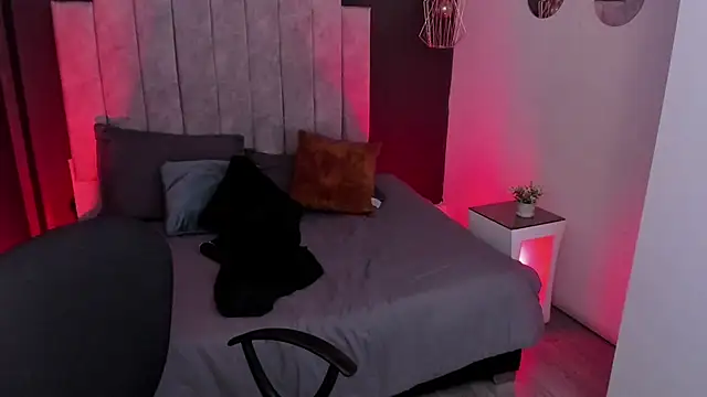 mia jagger online show from April 3, 9:35 pm