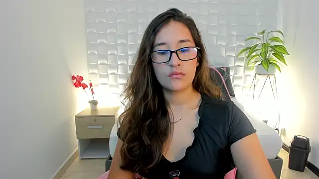 victoria 243 online show from March 5, 8:15 pm