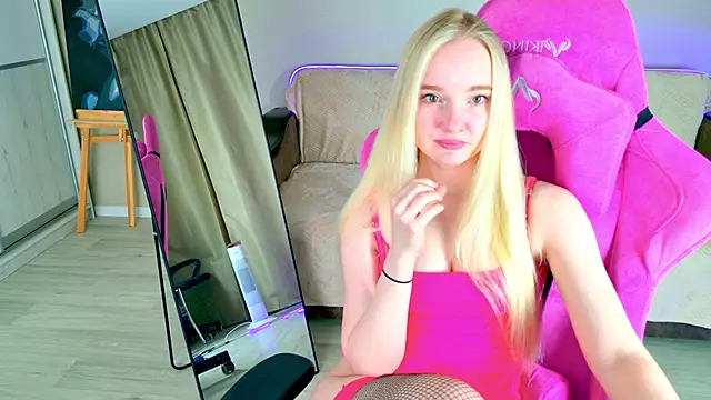 Shawty Mia online show from April 18, 7:58 pm