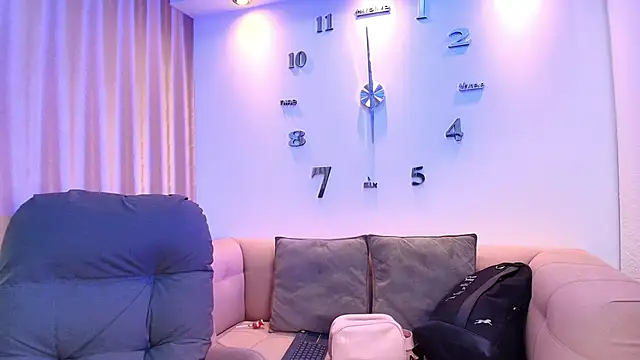 KamyGlam online show from January 16, 8:05 pm