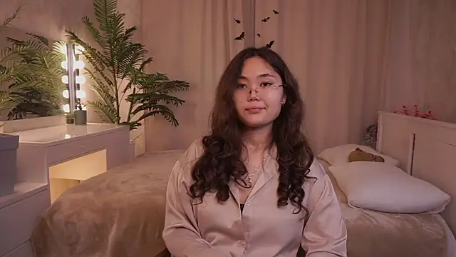 LeanoraBierod online show from October 30, 1:45 pm