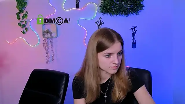 lisa dark  online show from July 30, 9:21 am